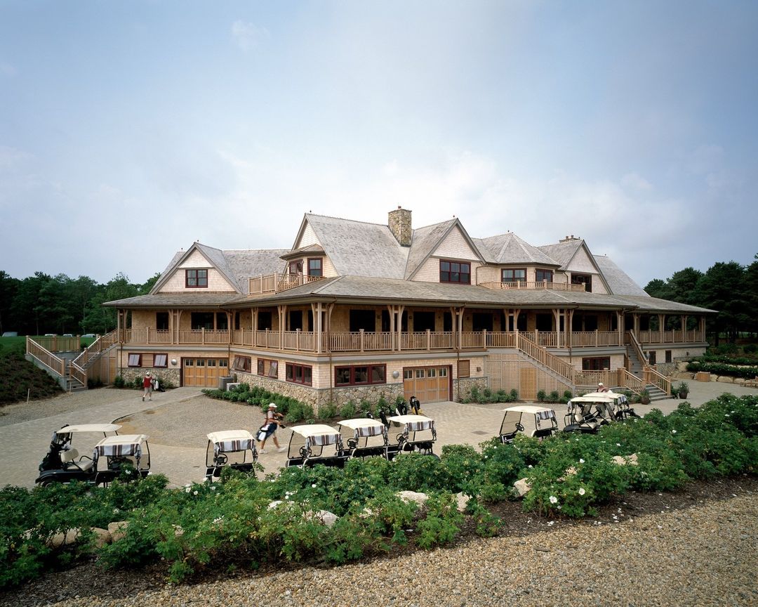 Here&#039;s another clubhouse feature, in celebration of The 2022 Masters! Take a look at Vineyard Golf Club in #Edgartown, MA. u26f3 This steel and wood frame clubhouse with a pitched roof and shingle sidewalls totals 24,000SF. Tap the link in our bio to view more of this handsome structure!nnArchitect: Daniel ArchitectsnOwner: MV Golf Partners