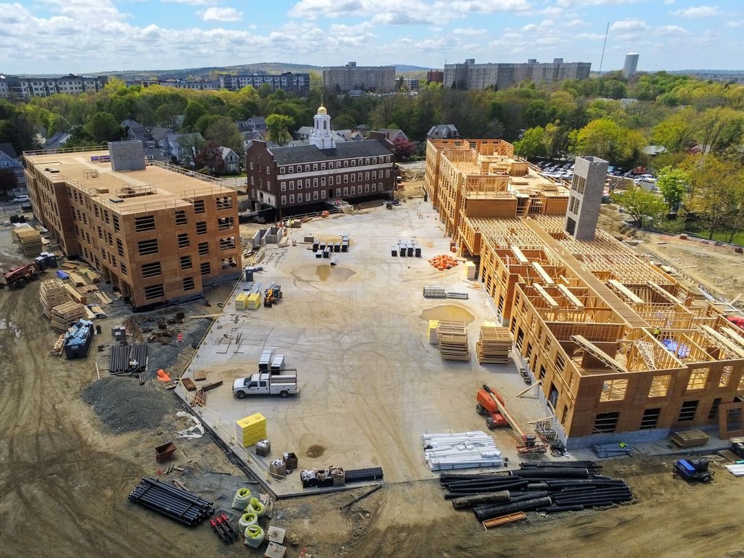 Springtime shots of our progress at Ashlar Park! The former Quincy Medical Center&#039;s Administration Building, soon to be filled with ample residential amenities, is looking handsome next to its four new neighbors! These additional structures totaling 440,020 sqft will be 5 stories each and hold 465 apartments. nnThanks to our project partners and the #DellbrookJKS team for the great work here! ud83dude4c And a special shoutout to Senior Superintendent, Robert Solon, for capturing this bird&#039;s eye view.nnTap the link in our bio to learn more about Ashlar Park! https://bit.ly/3wzESHAnnArchitect: @arrowstreetnOwner: FoxRock Properties